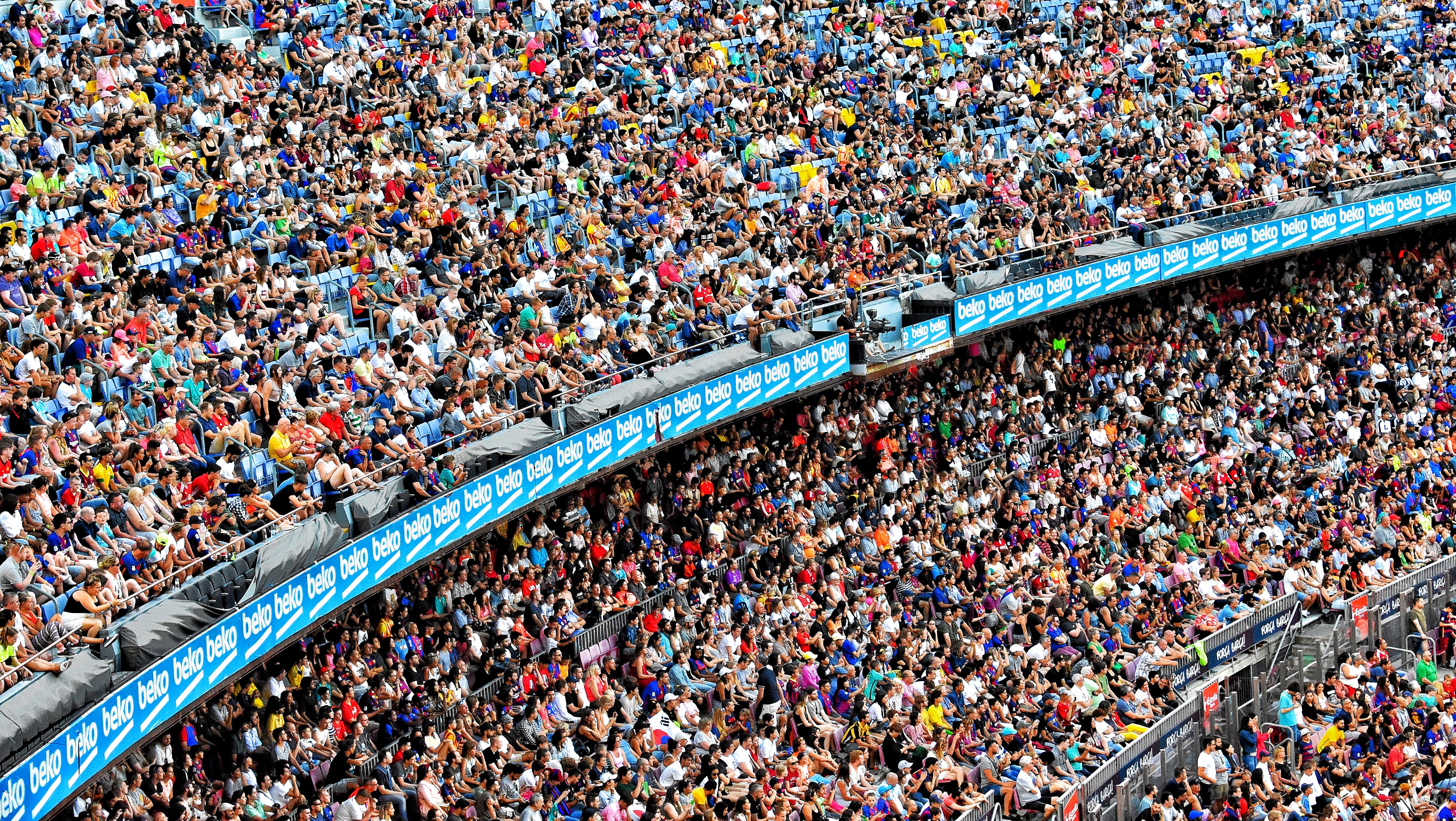 Il democratico fanservice del pubblico al sicuro